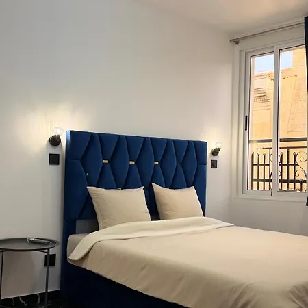 - Apartman *